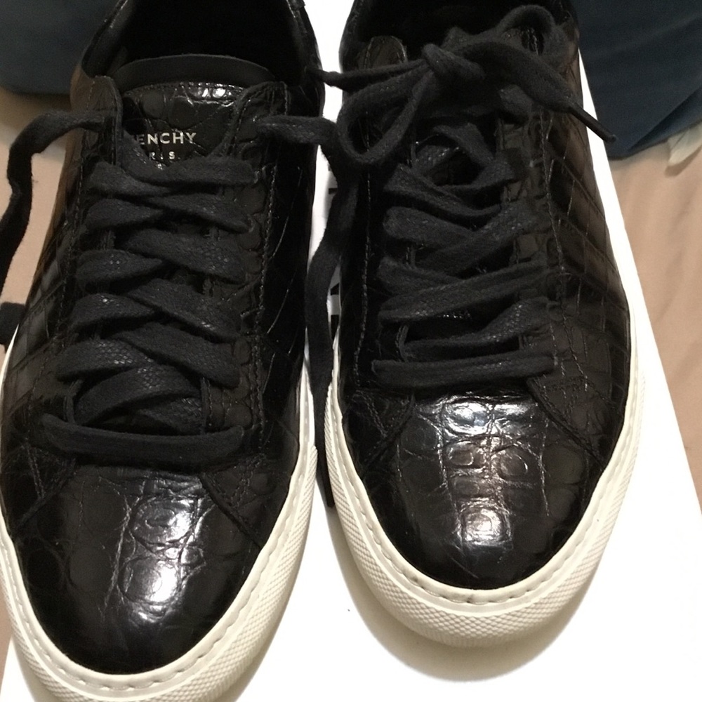 GIVENCHY SNEAKERS